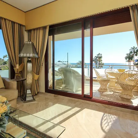 First Floor Side Property, San Pedro Appartement