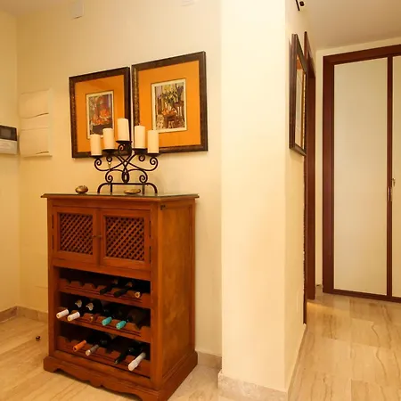 First Floor Side Property, San Pedro * 马尔韦利亚