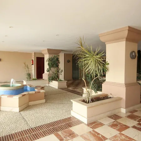 First Floor Side Property, San Pedro 马尔韦利亚