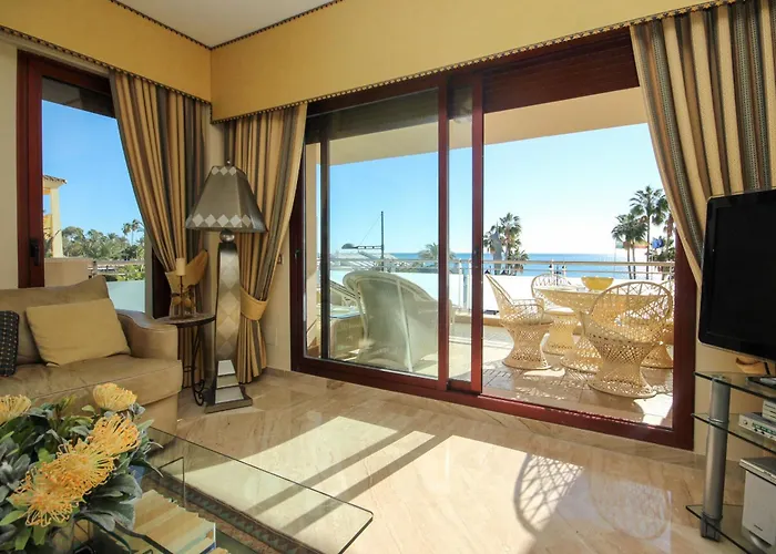 First Floor Side Property, San Pedro Appartement