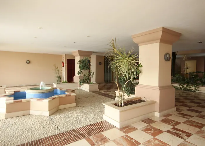 First Floor Side Property, San Pedro 马尔韦利亚