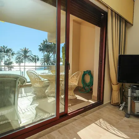 First Floor Side Property, San Pedro Daire *