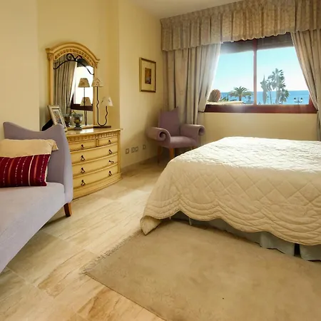 First Floor Side Property, San Pedro