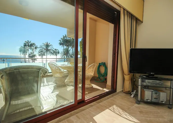 First Floor Side Property, San Pedro Daire *
