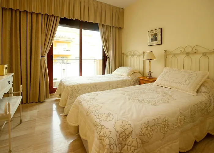 First Floor Side Property, San Pedro Daire